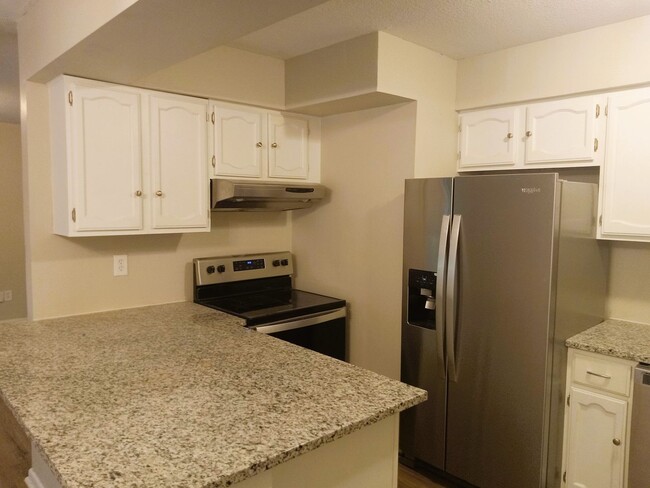 Building Photo - Darling Home in Bel Aire - Finished Baseme...
