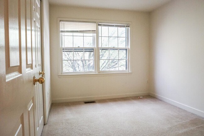 Building Photo - Beautiful brick townhome featuring three f...