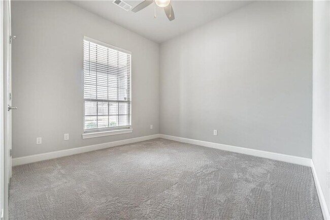 Building Photo - Superb 3 bedroom 2 bath home in Bentonvill...