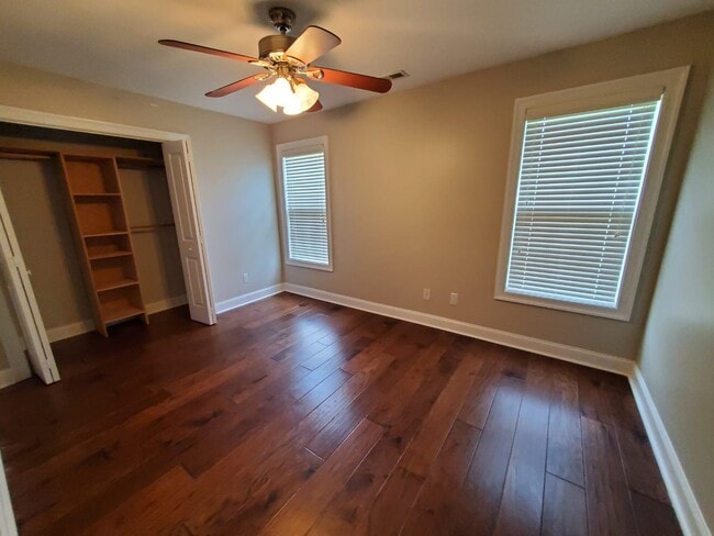 Building Photo - 486 Bell Cir