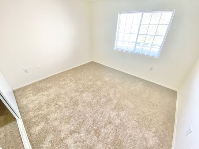 Building Photo - GORGEOUS 2 BEDROOM 2 BATH UPSTAIRS UNIT.