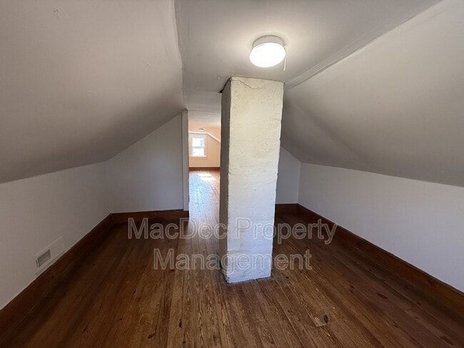 Building Photo - 119 Gibson St