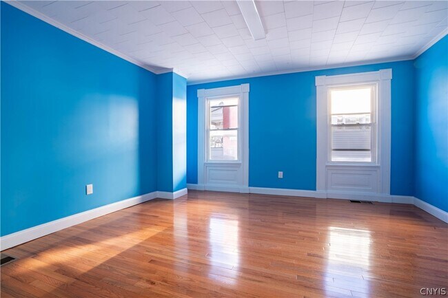 Building Photo - 599 Albany St