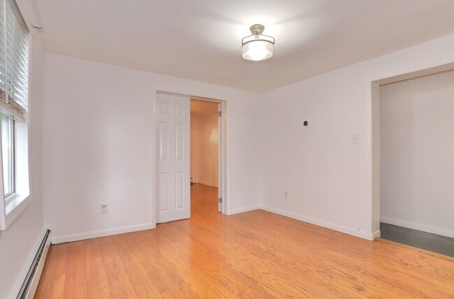 Building Photo - 509 7th St