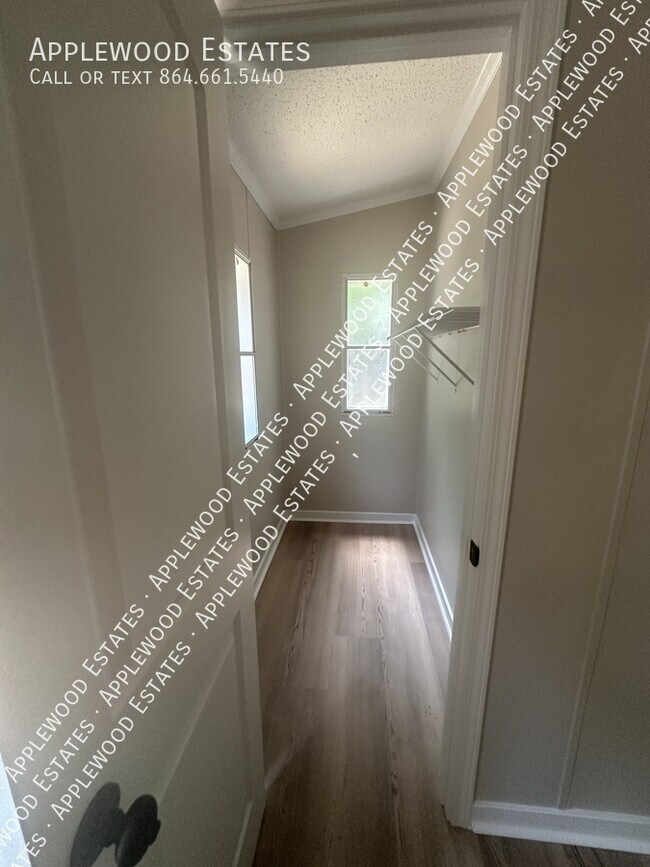 Building Photo - 115 Larch Cir