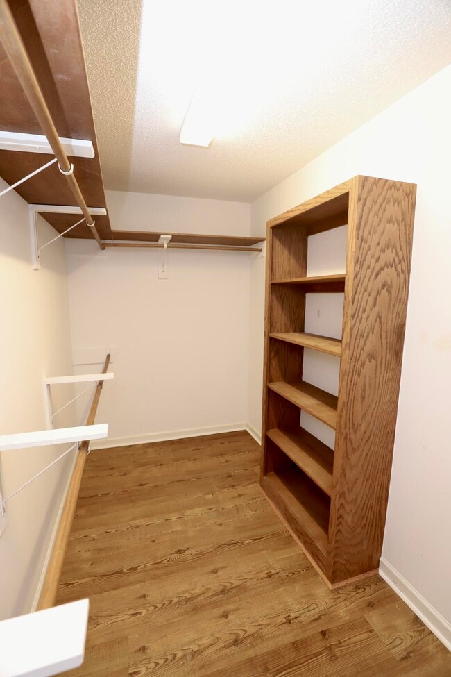 Building Photo - 3065 Temple Rd