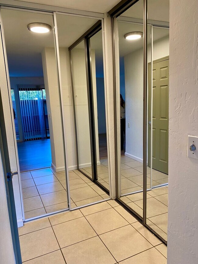 Building Photo - Beautiful Studio Condo for Rent!