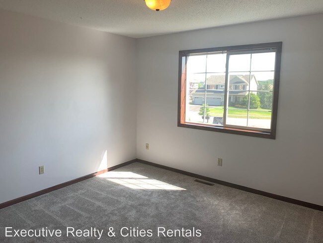 Building Photo - 6 br, 4 bath House - 6086 Summit Curve S