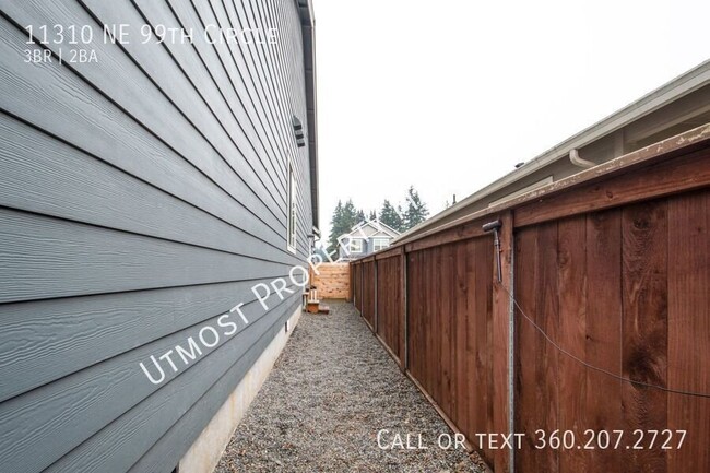 Building Photo - 11310 NE 99th Cir