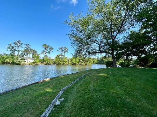 Building Photo - 805 De La Fayette Ct