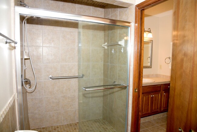 Building Photo - 3 Bedroom in Bluewater Bay!