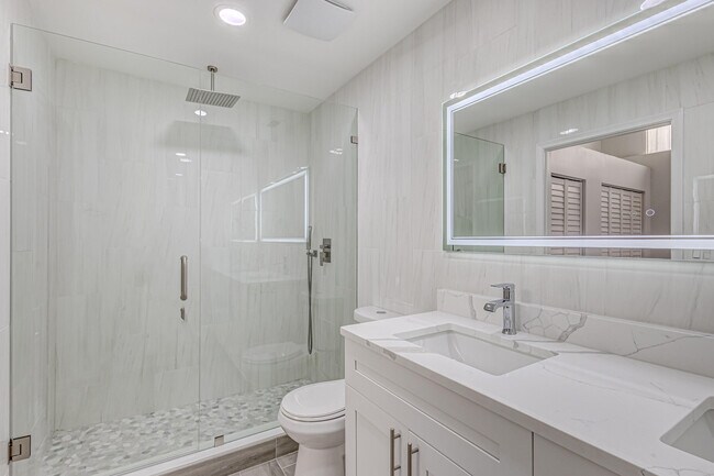 Building Photo - 1240 Summit Pl Cir