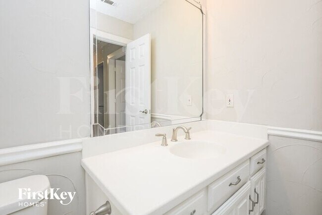 Building Photo - 1709 Plummer Dr