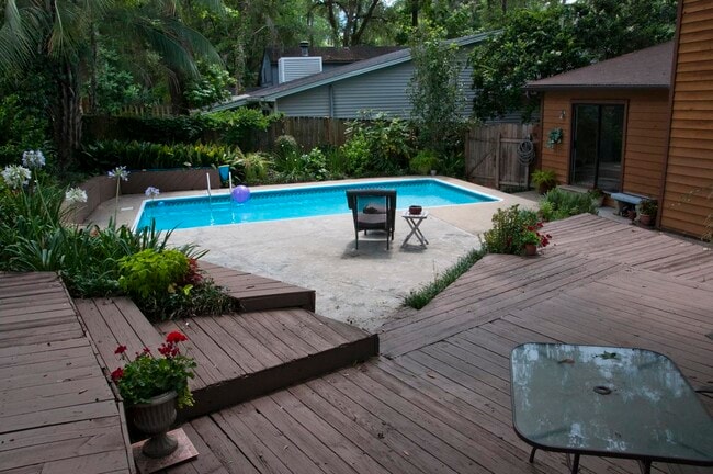 Building Photo - 2983 Bay Shore Dr