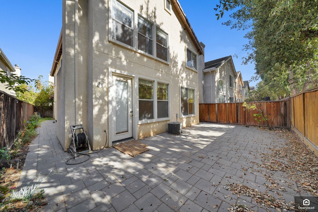 Building Photo - 1776 Wayne Cir