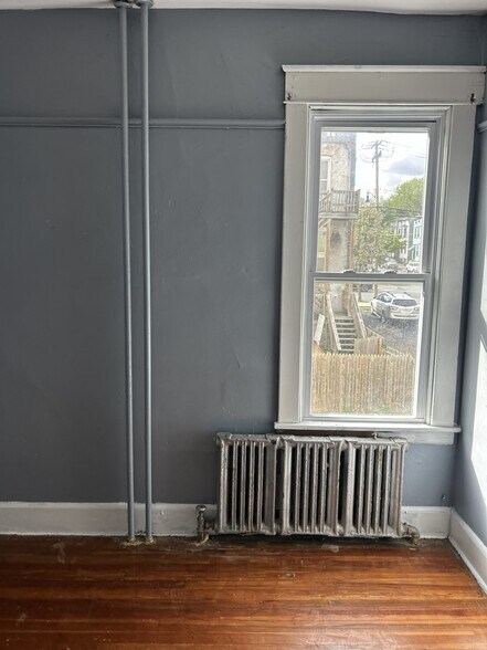 Building Photo - 254 Sheridan Ave