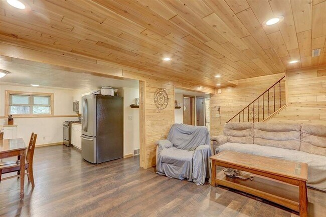 Building Photo - Sun Prairie Duplex