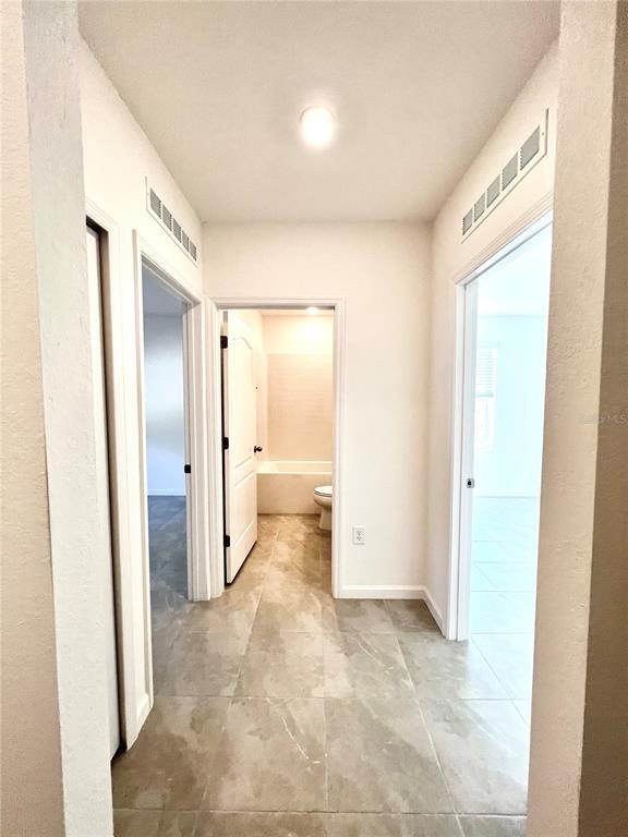 Building Photo - 2565 Van Leer Ave