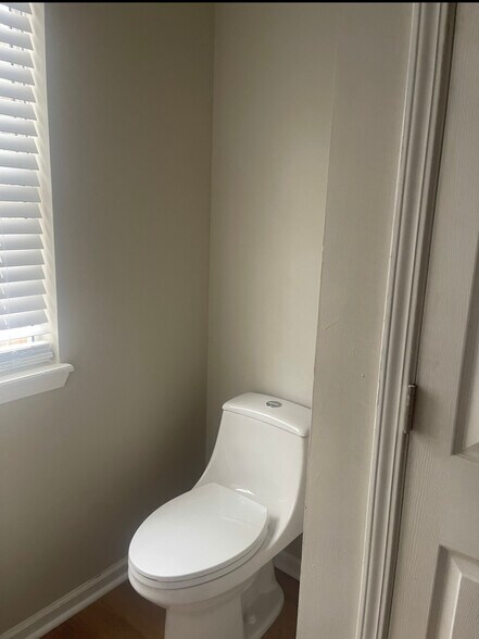 Building Photo - 205 N Trace Ln