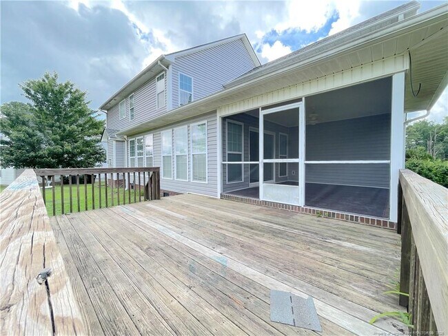 Building Photo - 511 Green Links Dr