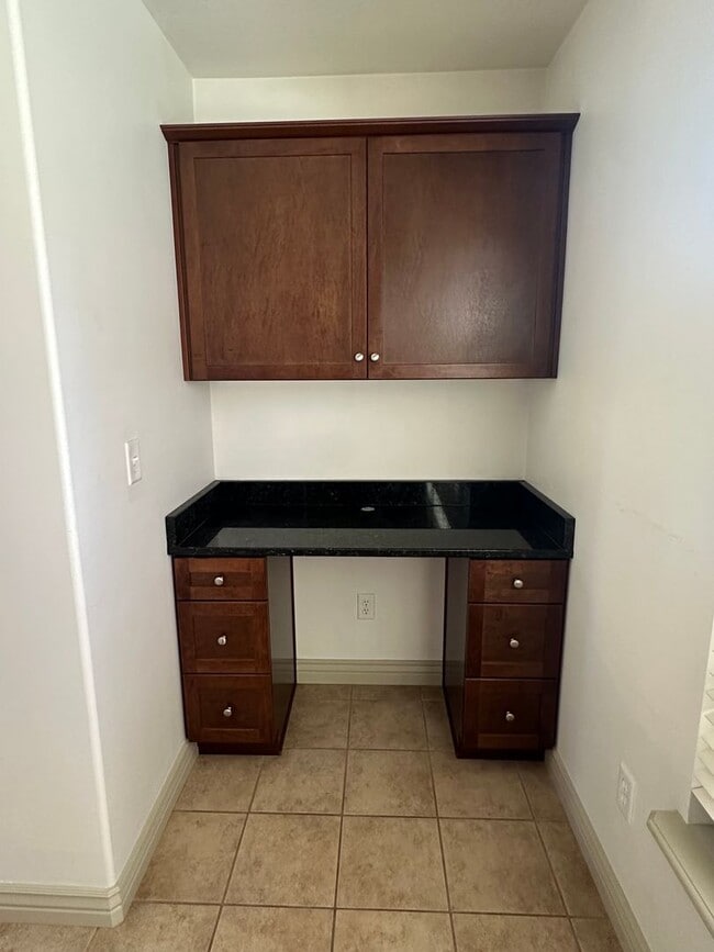 Building Photo - GET $1000 OFF THE FIRST MONTHS RENT!!!