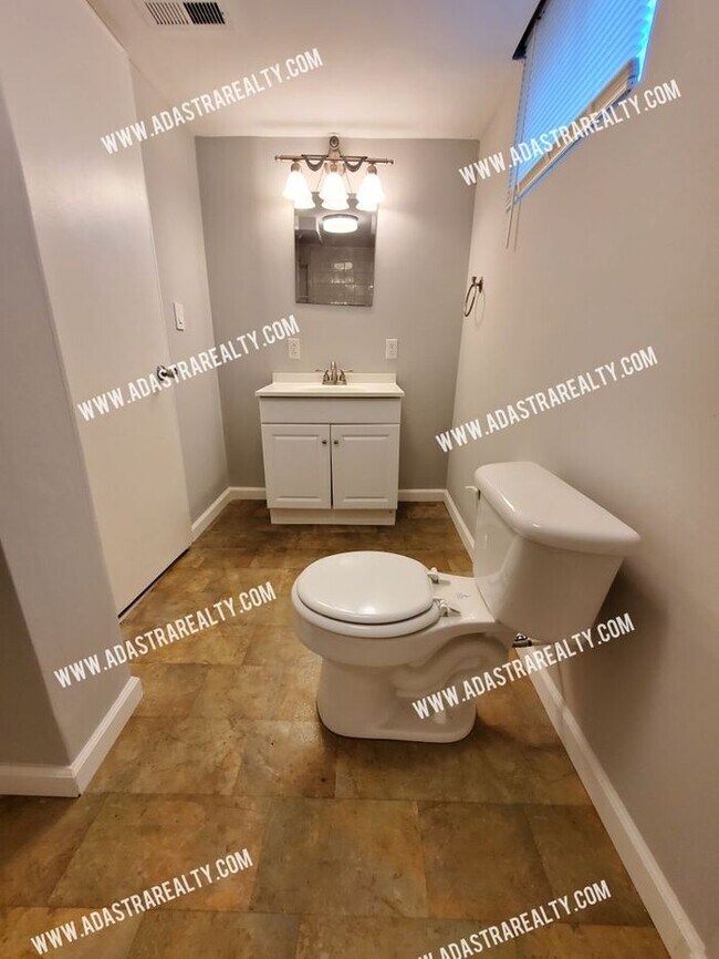 Building Photo - 4 Bedroom 2 Bath Ranch in Prairie Village-Coming SOON!!