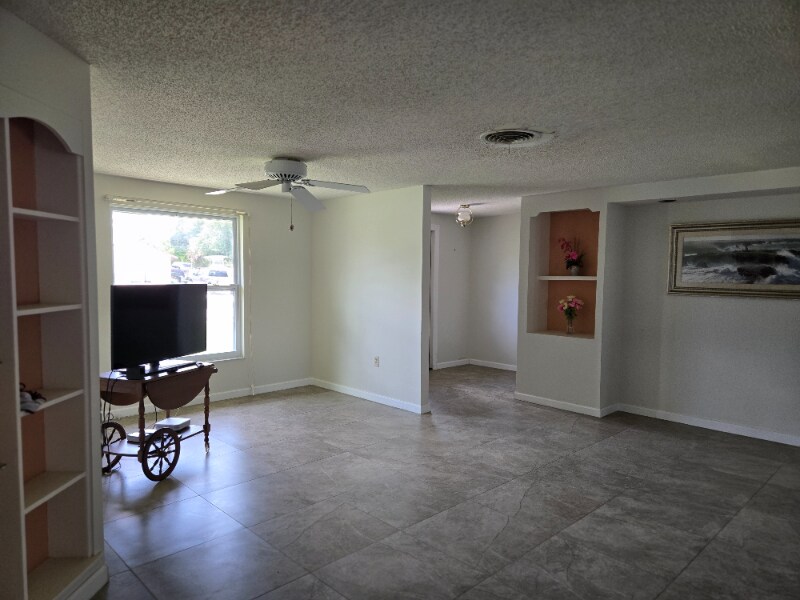Building Photo - 2064 Pellam Blvd