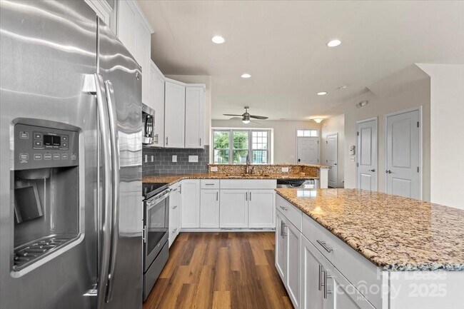 Building Photo - 3323 Major Samuals Way