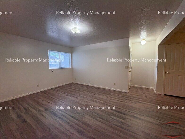 Building Photo - 2114 Meppen Dr