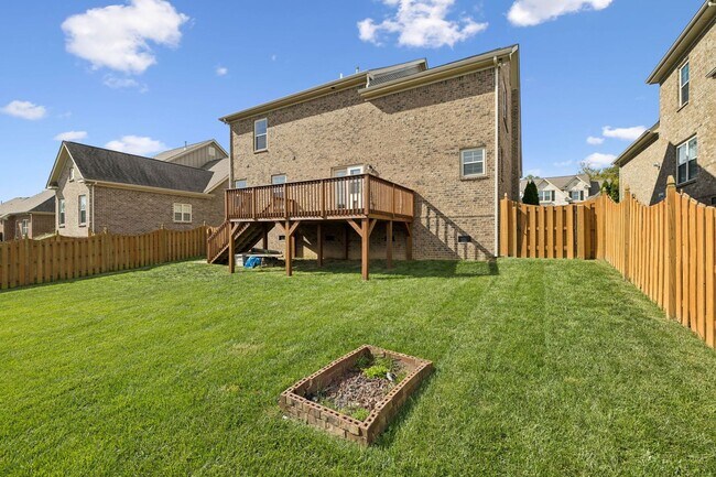 Building Photo - Welcome home to this beautifully maintaine...