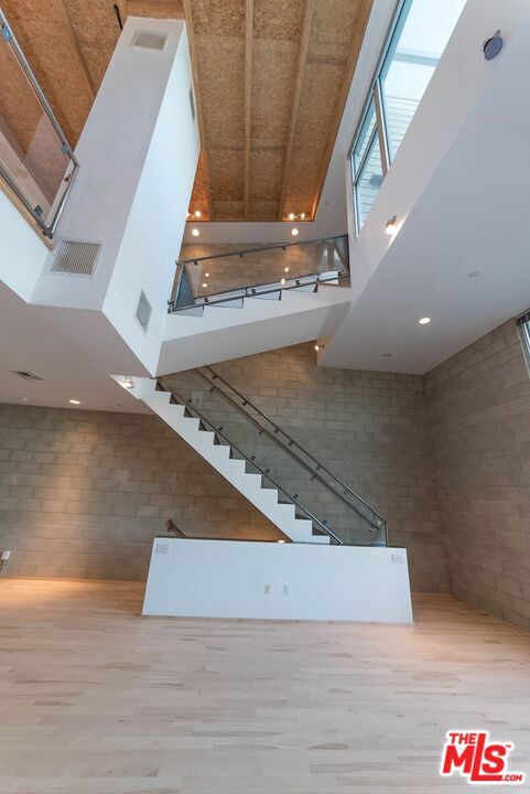 Building Photo - 717 Highland Ave