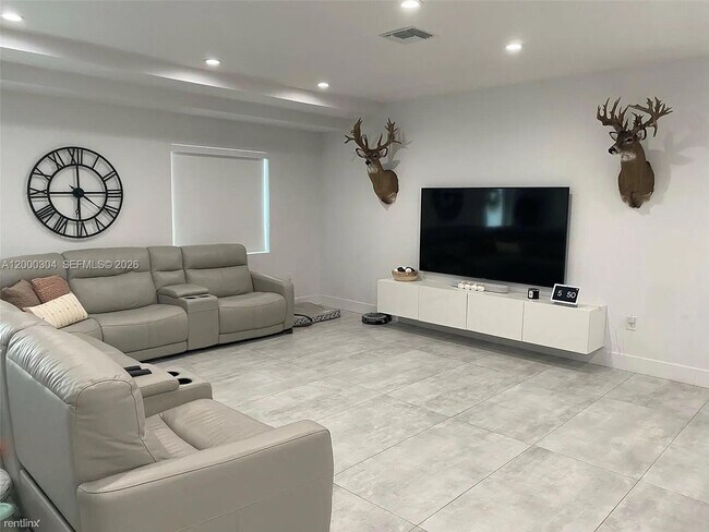 Building Photo - 1935 SW 24th Ter