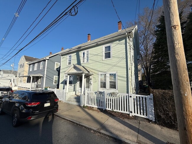 Building Photo - 76 Fowle St