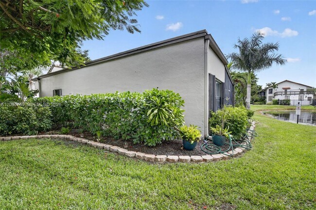 Building Photo - 958 Mockingbird Ln