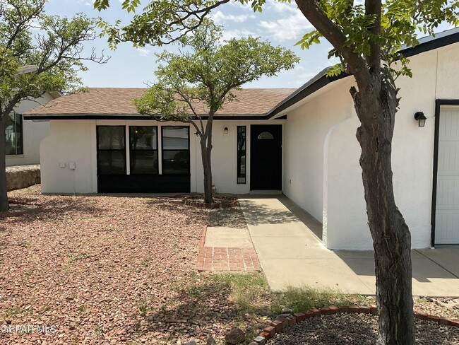 Building Photo - 335 Flynn Dr