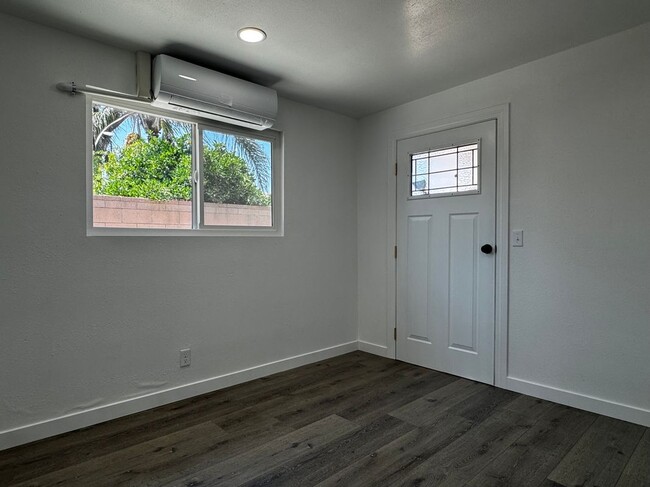 Building Photo - 4563 Bridgeview Ave