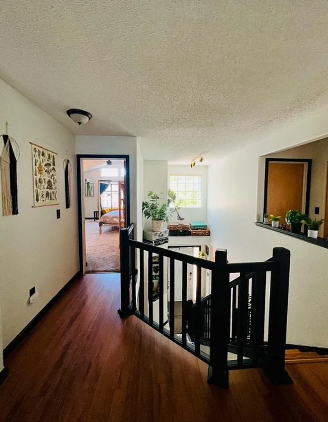 Building Photo - Room in a large shared home, great neighborhood, friendly roommates!