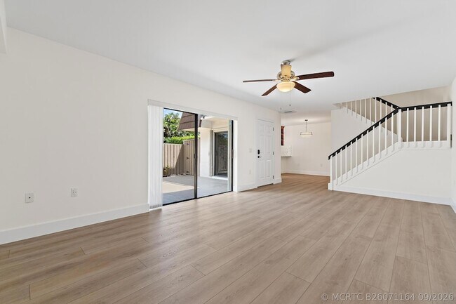 Building Photo - 1221 12th Ct