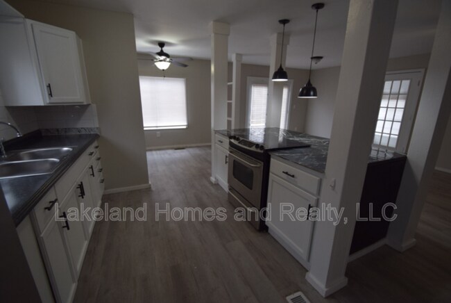 Building Photo - 3134 Skyview Dr