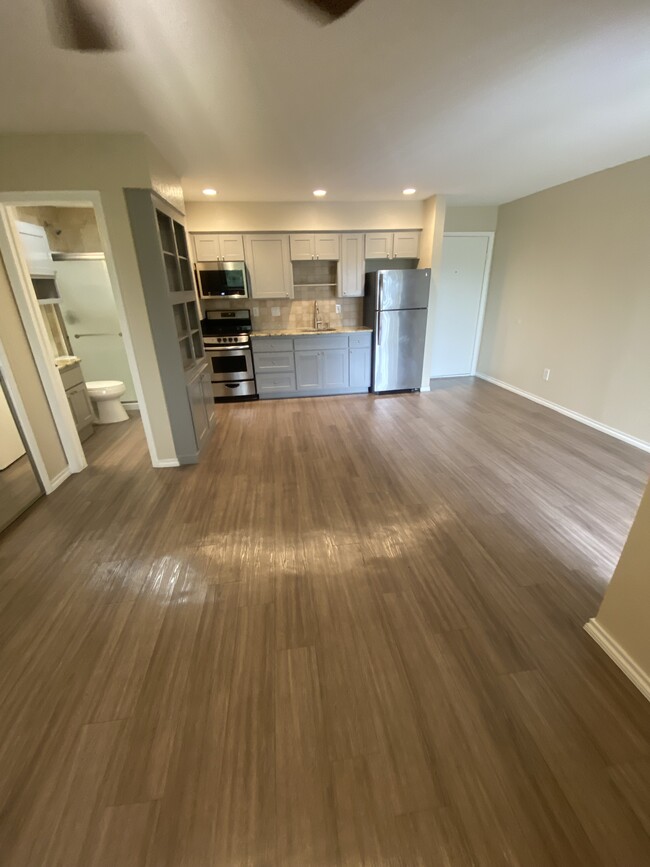 Built-in bookshelves with plenty of closet space. - Barton Cove