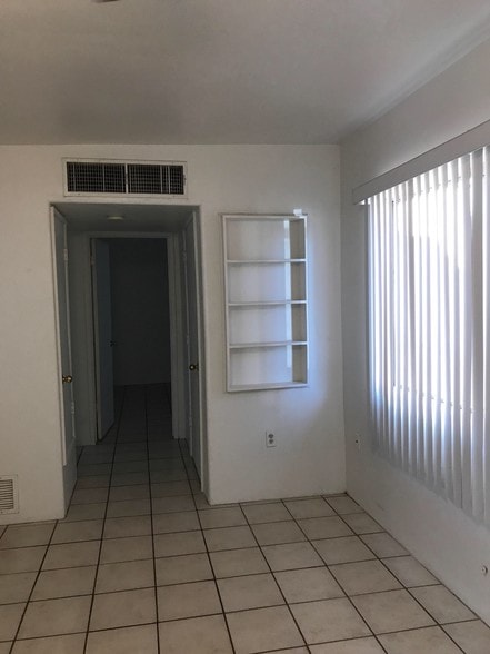 Building Photo - 940 N Palo Verde Blvd