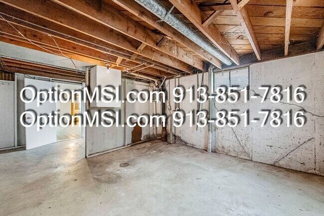 Building Photo - 1/2 month free if moved in by 1/25/26!! Move-in ready!!