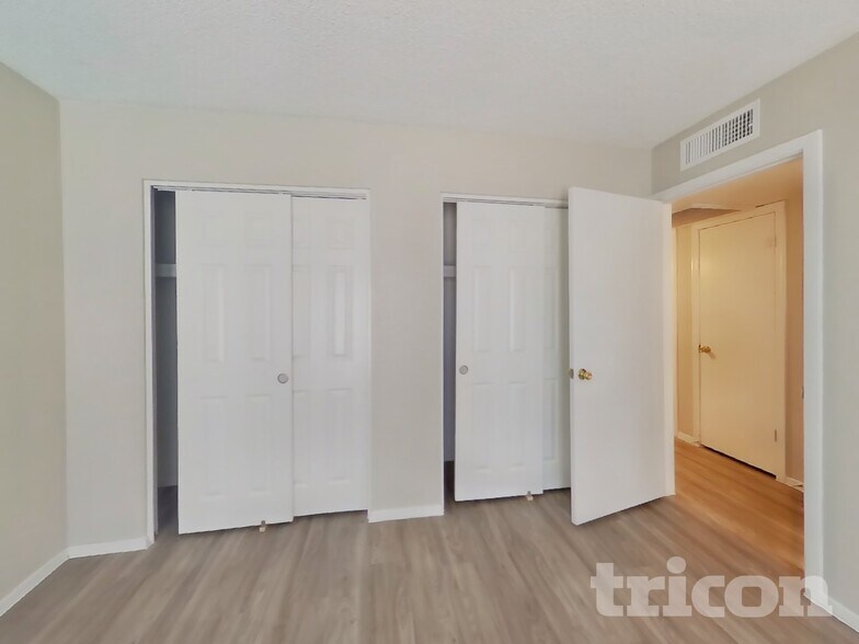 Building Photo - 8102 W Heatherbrae Dr