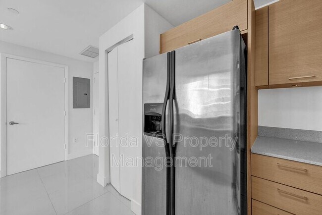 Building Photo - 350 NE 24th St