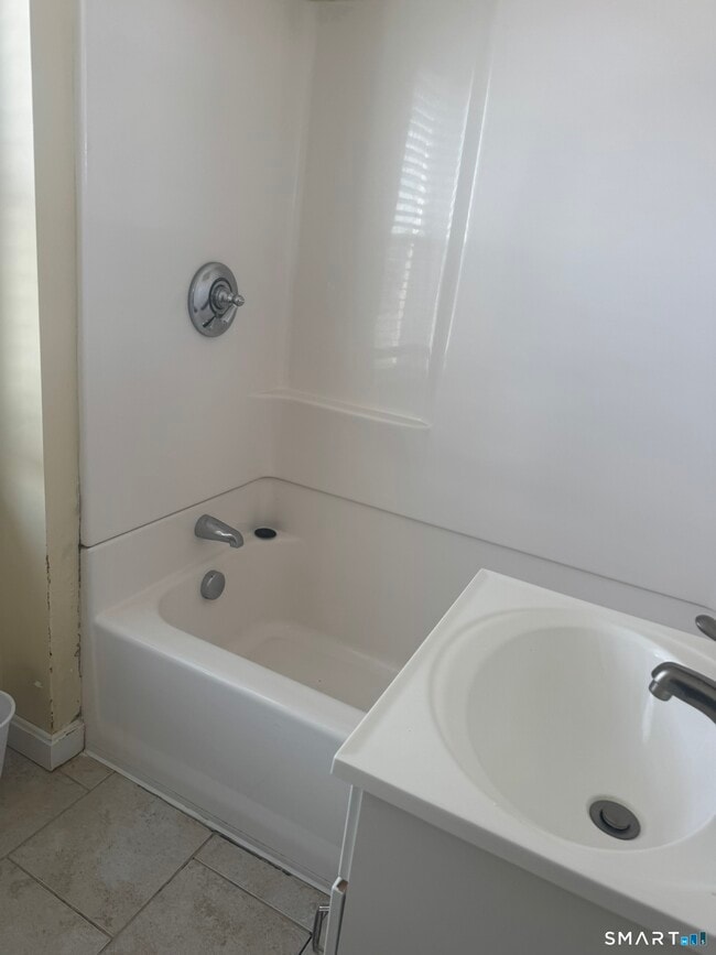 Building Photo - 81 Mechanic St