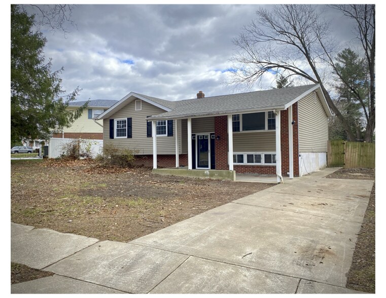 Primary Photo - 11 Windflower Dr