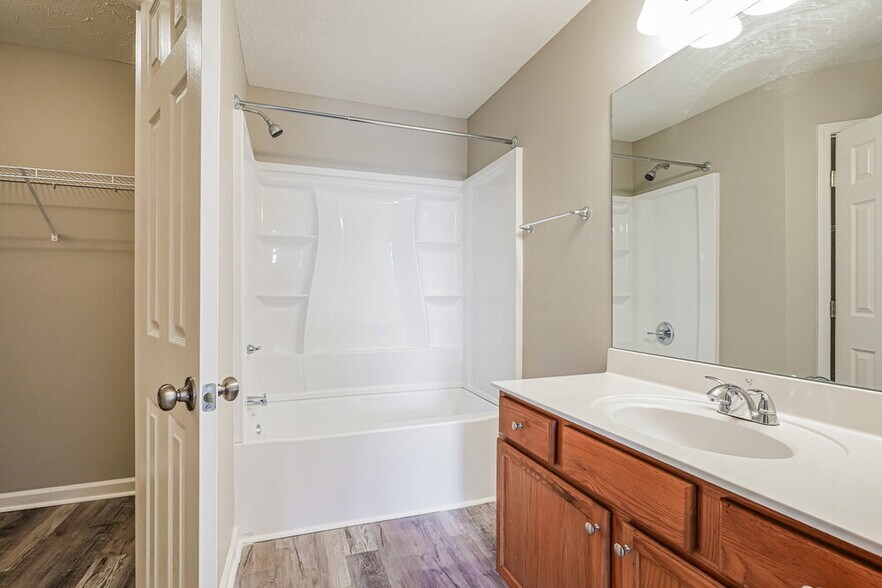 Building Photo - 1057 Tom Hailey Blvd