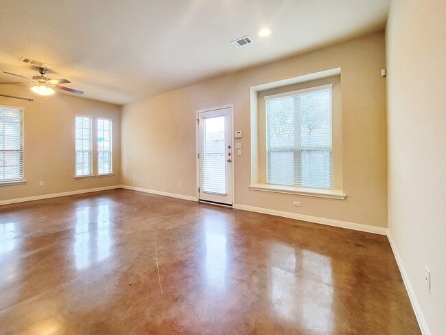 Building Photo - Nice 3/BR 2/BA – Cozy & Comfortable Living