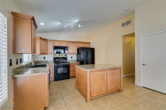 Building Photo - 744 Gritty Garnet Ave