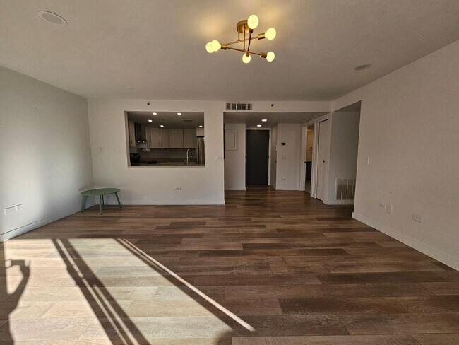 Building Photo - Cherry Creek Beautiful and Bright 1 Bed 1 Bath Condo